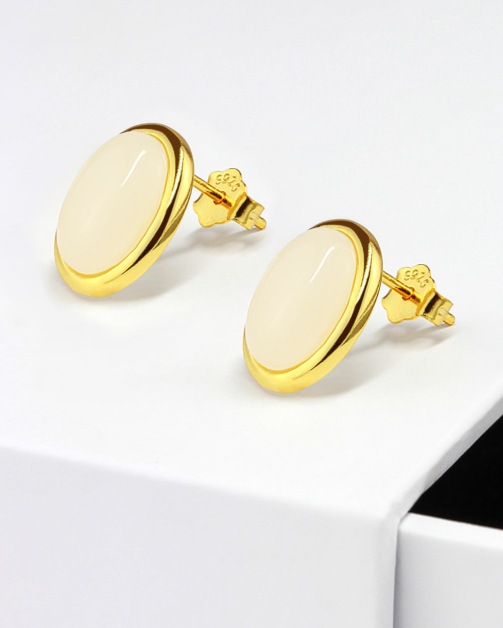 DANIEL CLIFFORD „Ella“ Damen Ohrringe Silber 925 vergoldet 18k Gelbgold + weißer Opal, Ohrstecker aus Sterlingsilber, 18k Gold und natürlichem Opal