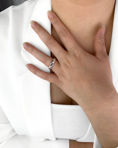DANIEL CLIFFORD „Ally“ Damen Ring Silber 925 rhodiniert, Silberring größenverstellbar, gedrehter Statement-Ring massiv Sterlingsilber für Frauen