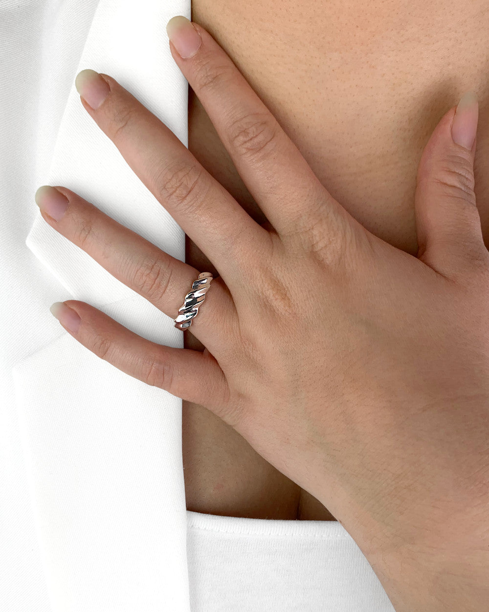 DANIEL CLIFFORD „Ally“ Damen Ring Silber 925 rhodiniert, Silberring größenverstellbar, gedrehter Statement-Ring massiv Sterlingsilber für Frauen